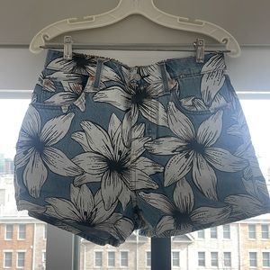 Farm Rio x Levi’s hibiscus print denim shorts size 29